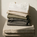 SUMONE – Timeless Essentials: LIOR, BELLA, SAM t-shirt ve JAMES chino