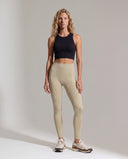 SUE • Kadın Yüksek Yaka Crop Top — Siyah