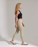 SUE • Kadın Yüksek Yaka Crop Top — Siyah