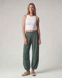 TAYLOR • Kadın Klasik Jogger Pantolon — Mineral Yeşili