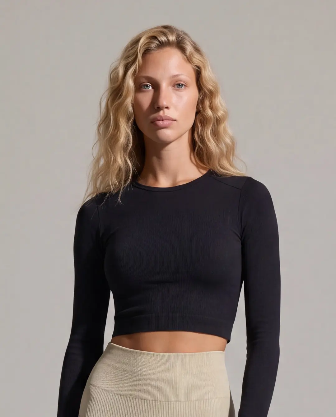 Ürün görseli: ANNA • Kadın Uzun Kollu Crop Top - Siyah