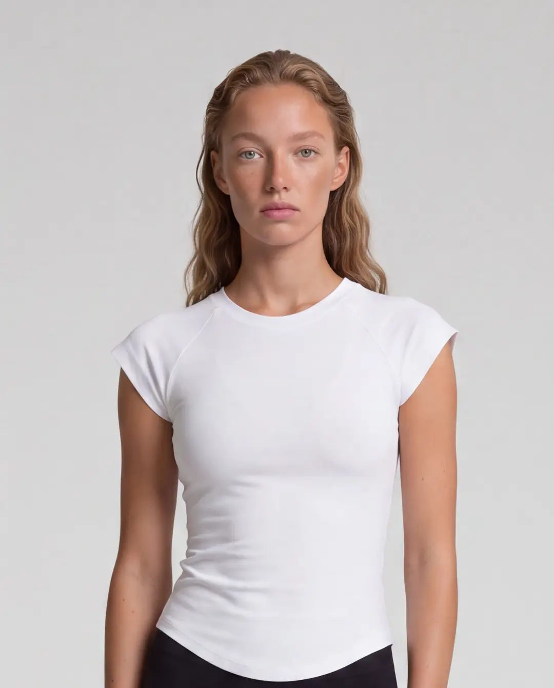 Ürün görseli: BELLA • Kadın Bisiklet Yaka T-Shirt - Kırık Beyaz