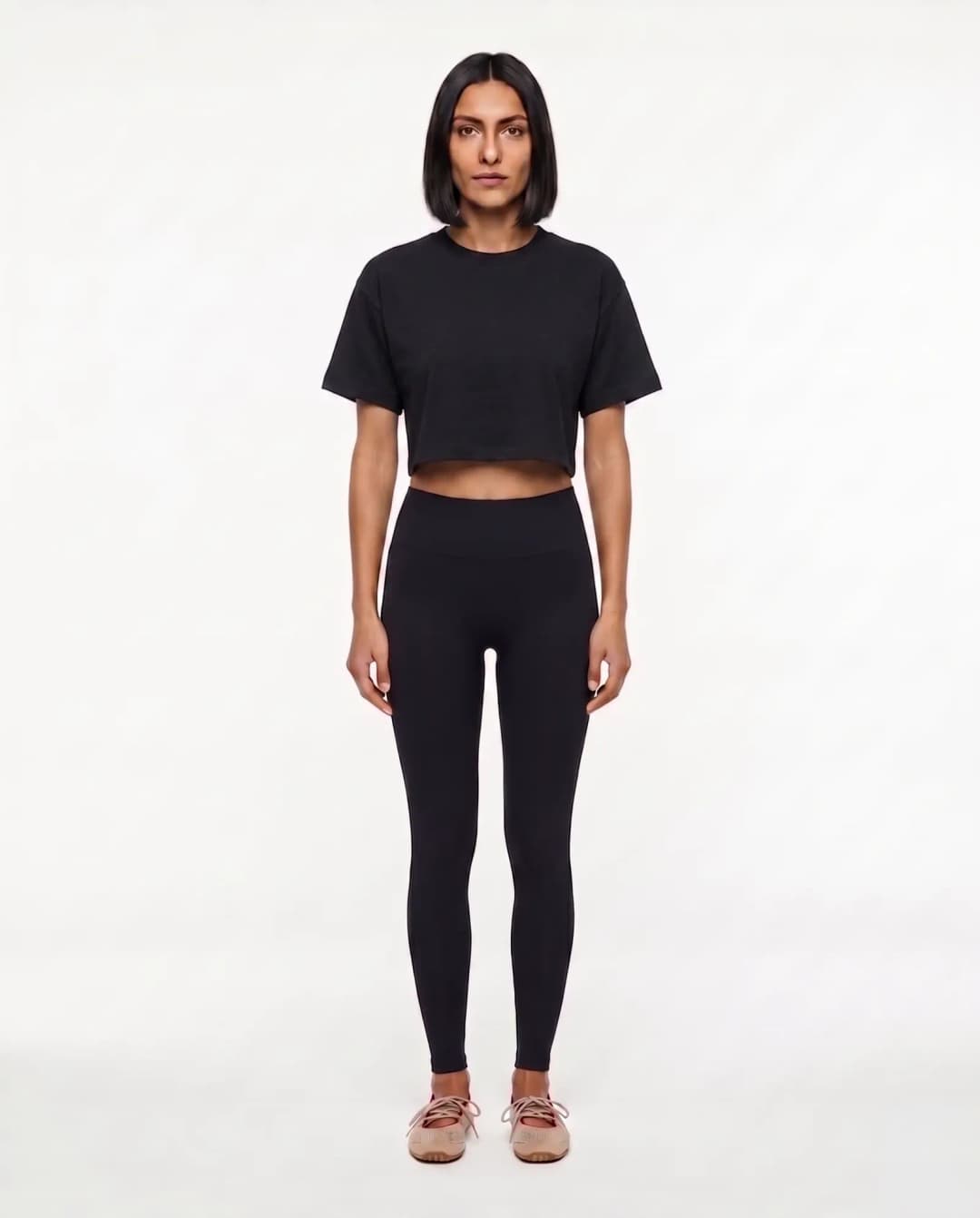 Ürün görseli: DORA Crop Top Rahat Kesim - Siyah